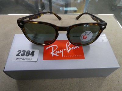 Lot 2304 - Boxed pair of Ray ban sunglasses