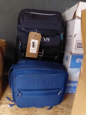 Lot 3306 - Titan Artisan backpack plus lunch bag