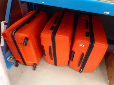 Lot 3312 - 3 large hard shelled American tourister suitcases