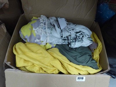 Lot 3319 - Box of ladies mixed clothing