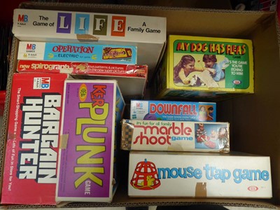 Lot 5403 - Box containing quantity of board games