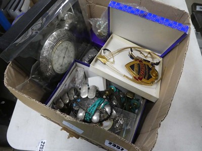 Lot 2357 - Box containing various jewellery items, large...