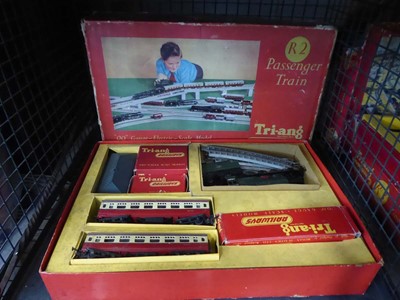Lot 5503 - Cage containing a Tri-ang Railways OO gauge R2...