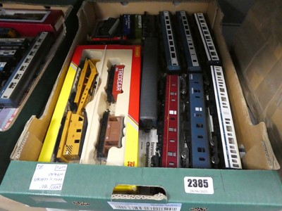 Lot 2385 - Box containing OO trains, coaches and wagons