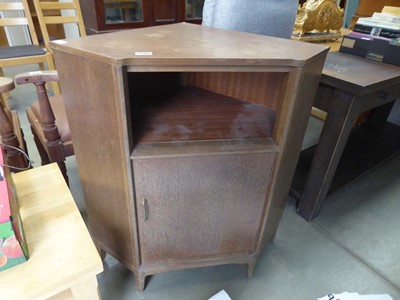 Lot 5340 - Oak finished corner unit with single door