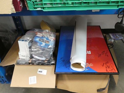 Lot 2423 - 2 boxes containing various items incl....