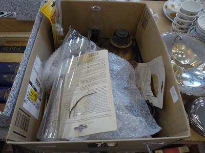 Lot 5447 - Box containing oil lamps