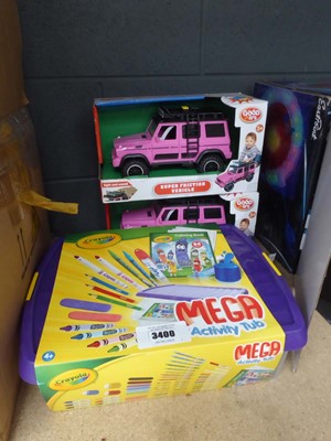 Lot 3400 - Crayola set plus 2 super friction vehicles