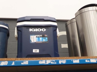 Lot 3494 - Igloo max cold roller cooler box