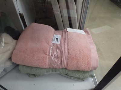Lot 3778 - 2 ted Baker London bath towels