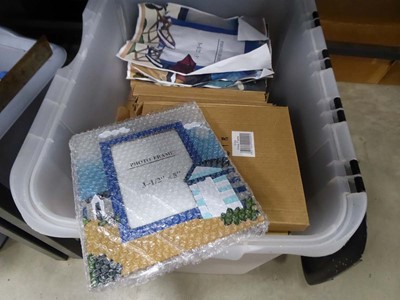 Lot 5548 - Box containing various picture frames