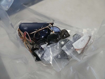 Lot 2474 - Bag containing various glasses
