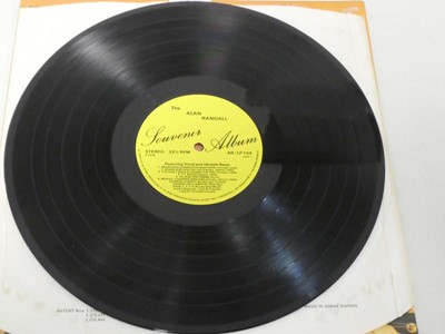Lot Alan Randall souvenir album (autographed, not...