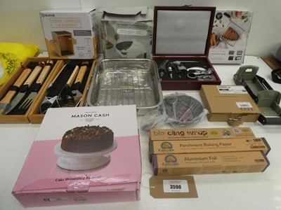 Lot 3590 - Dualit sandwich cage, Aeropress organizer,...