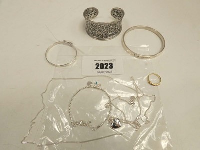 Lot 2023 - Collection of 925 silver jewellery