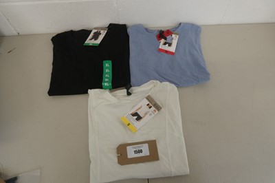 Lot 1500 - Approx. 40 women's active t shirts by Mondetta