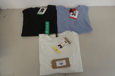 Lot 1501 - Approx. 40 women's active t shirts by Mondetta