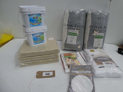 Lot 3596 - Single duvet sets, fitted sheet, tea towel,...