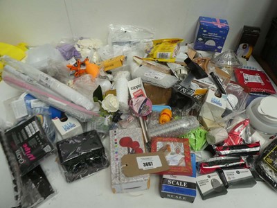 Lot 3607 - Large bag of assorted household items