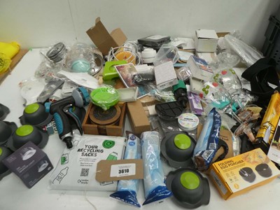 Lot 3610 - Large bag of assorted household items