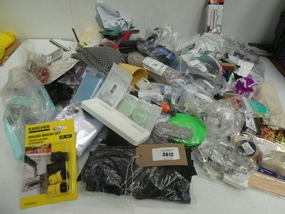 Lot 3612 - Large bag of assorted household items