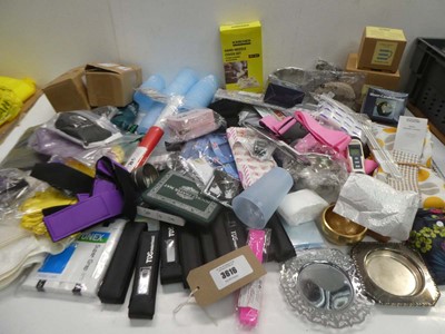 Lot 3616 - Large bag of assorted household items