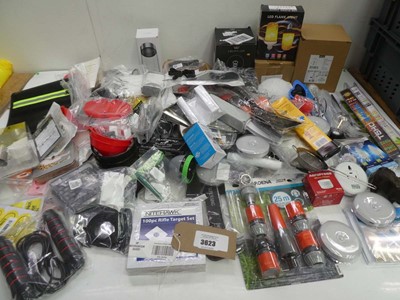 Lot 3623 - Large bag of assorted household items