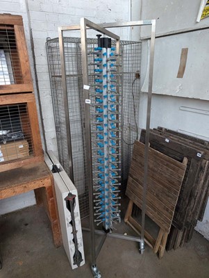 Lot 595 - Vogue plate jack stand