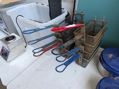 Lot 603 - 8 frying baskets