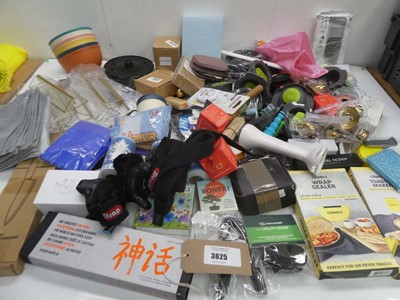 Lot 3625 - Large bag of assorted household items