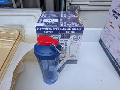 Lot 616 - 5 electric shaker bottles