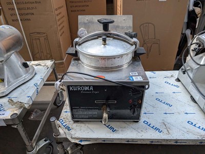 Lot 632 - 35cm electric Kuroma benchtop pressure fryer