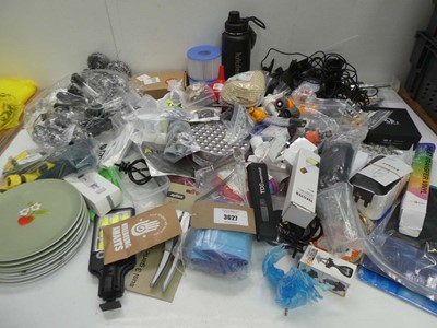 Lot 3627 - Large bag of assorted household items