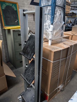 Lot 651 - Mobile display rack