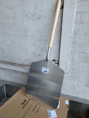 Lot 660 - Pizza peel (boxed)