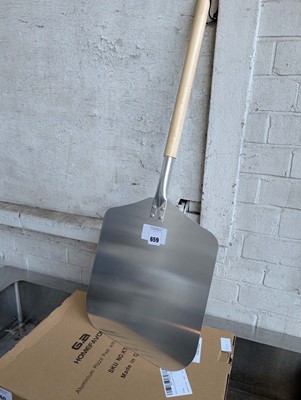 Lot 661 - Pizza peel (boxed)