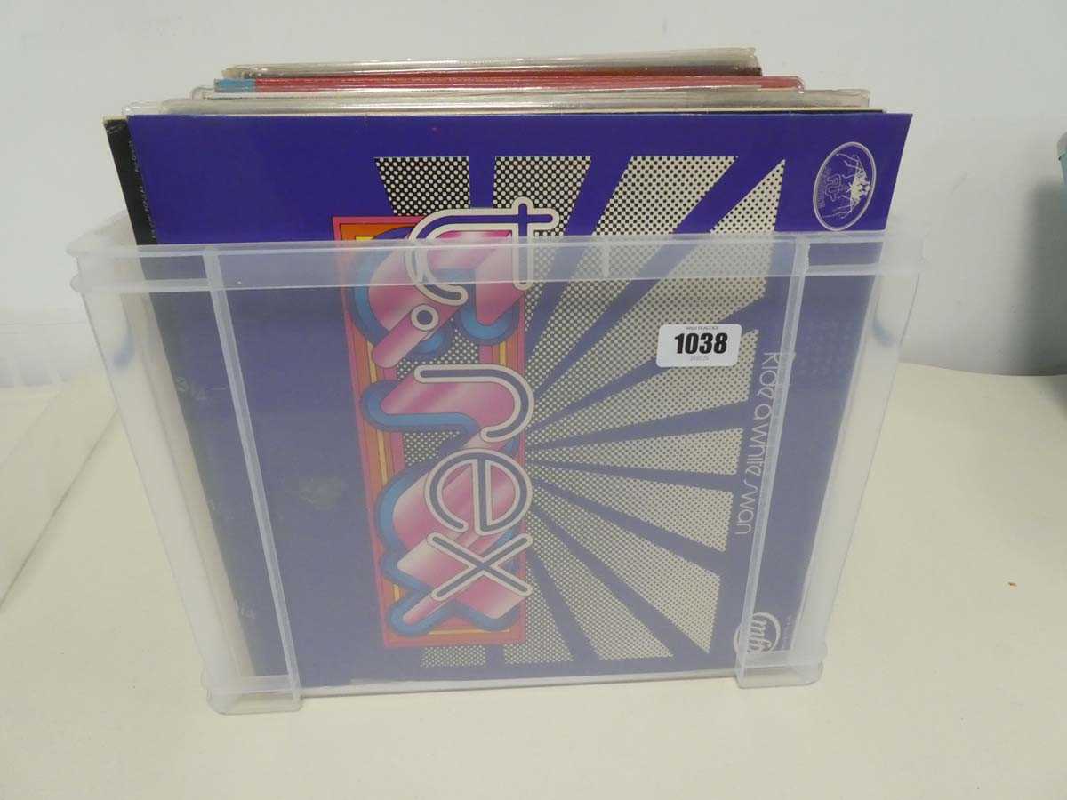 Lot Box containing vinyl albums incl. Neil Young,...