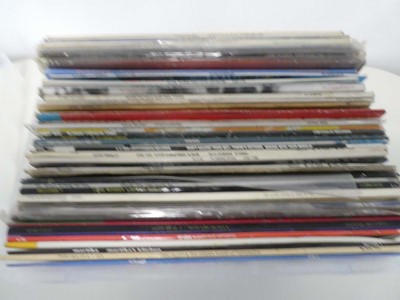 Lot Box containing vinyl albums incl. Neil Young,...