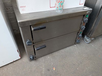 Lot 681 - 80cm electric Lincat 2 deck pizza oven