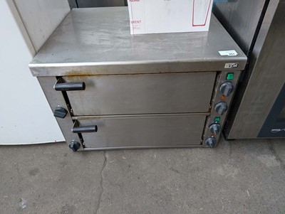 Lot 681 - 80cm electric Lincat 2 deck pizza oven