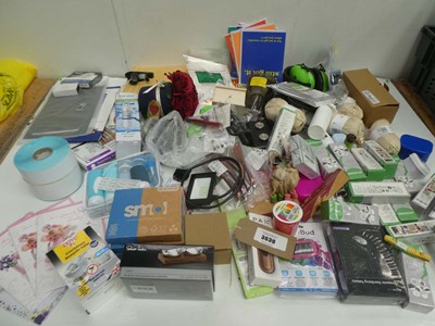 Lot 3639 - Large bag of assorted household items