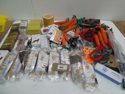 Lot 3641 - Pet accessories including grooming clippers,...