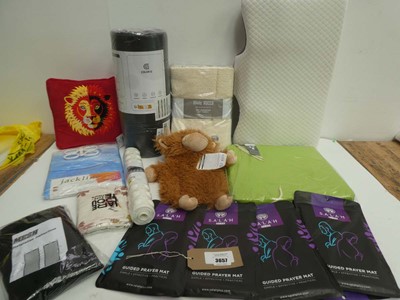Lot 3657 - Memory foam pillow, kitchen & bath mats,...