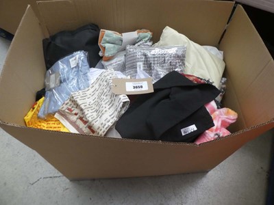 Lot 3659 - Large box of linen, bedding, towels, cushions,...