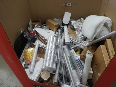 Lot 3660 - Large pallet box of assorted household items