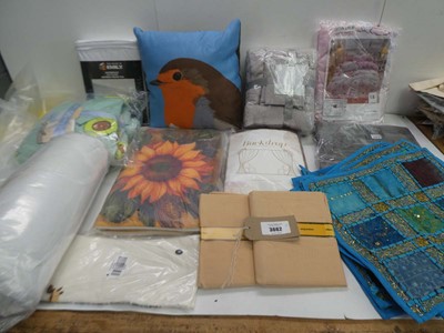 Lot 3662 - Oosie, pillow, Duvet set, towels, cushion...