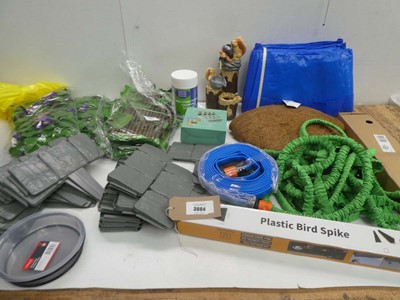 Lot 3664 - Bird spikes, law edging, basket liners,...