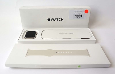 Lot 1007 - Apple Watch SE (Gen 2), 40mm, Starlight...