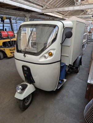 Lot 900 - Gayam motor works PVT. Ltd. eagle 3 wheel tuk-tuk
