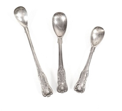 Lot 301 - A graduated set of three Regency Irish silver...